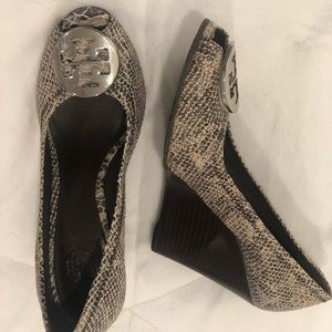 TORY BURCH wedges size 7